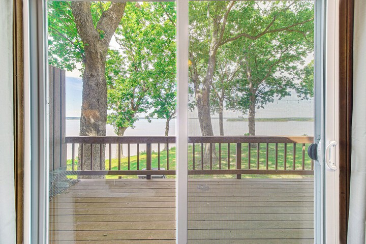 Grand Lake Views + Fire Pit: Monkey Island Home!