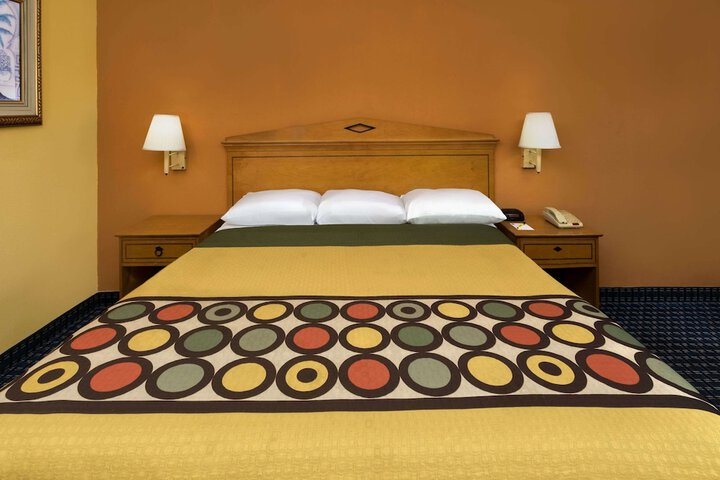 Room 8 of 14