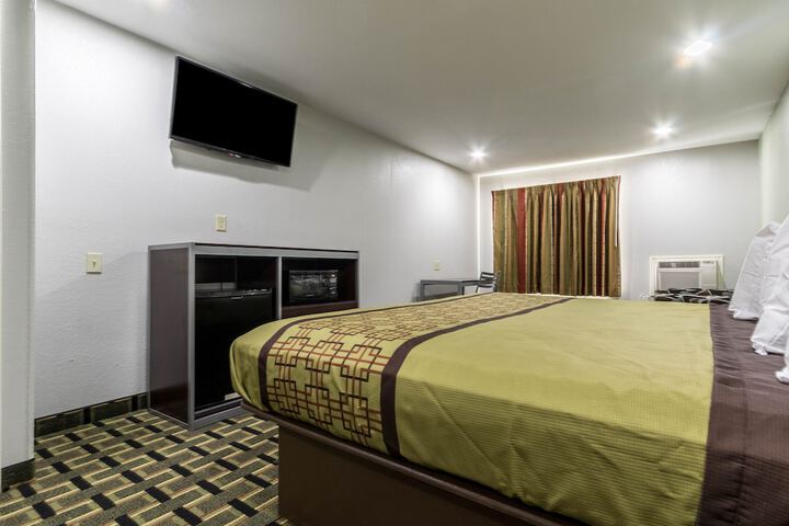 Room 13 of 30