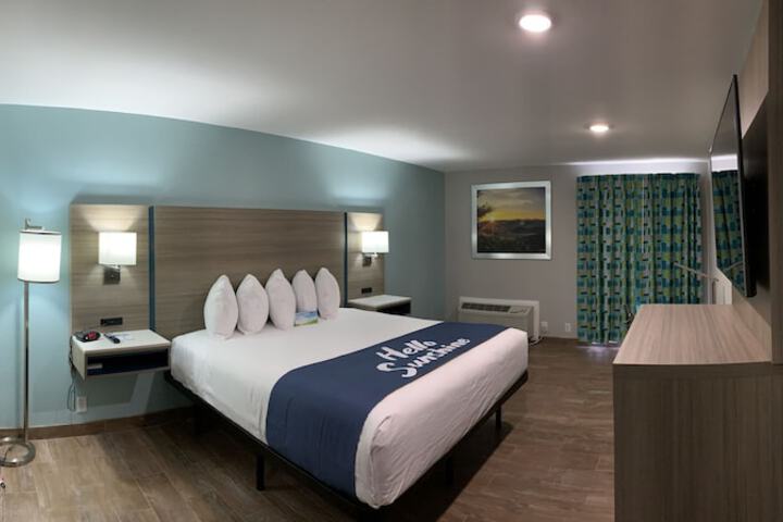 Room 12 of 18