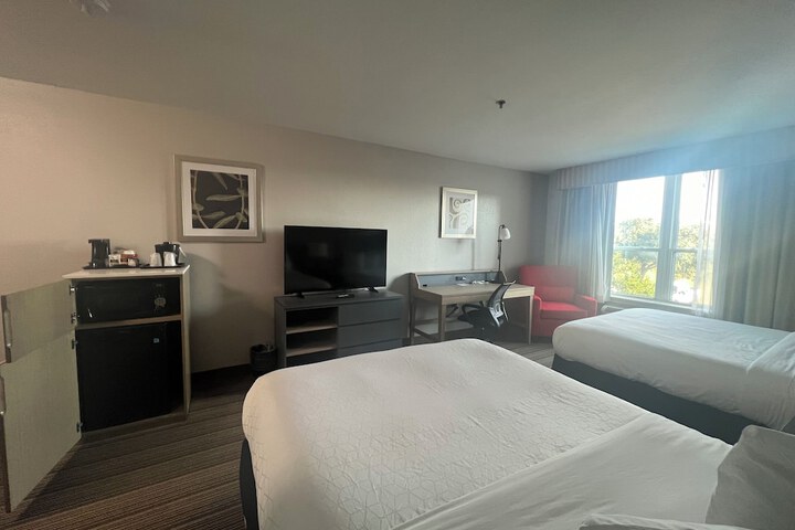 Room 11 of 24