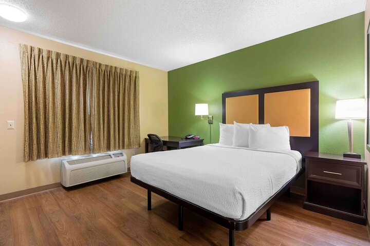 Room 15 of 28