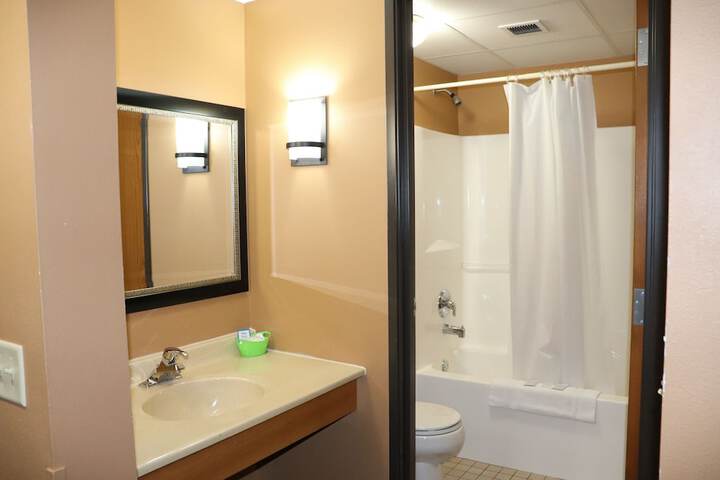 Room 10 of 26