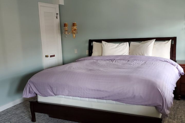 Room 142 of 208