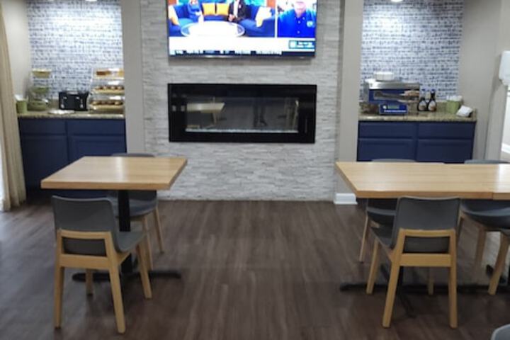 AmericInn by Wyndham Fort Atkinson