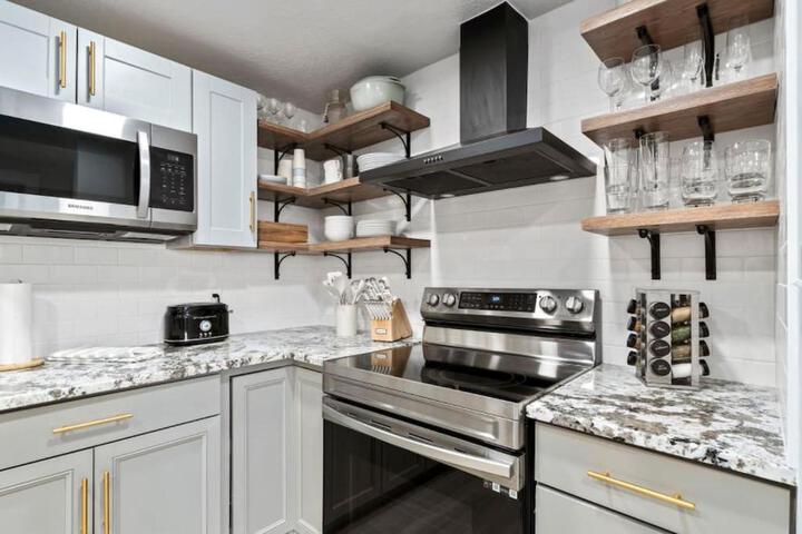Modern Sugarhouse Condo Near Ski & Downtown