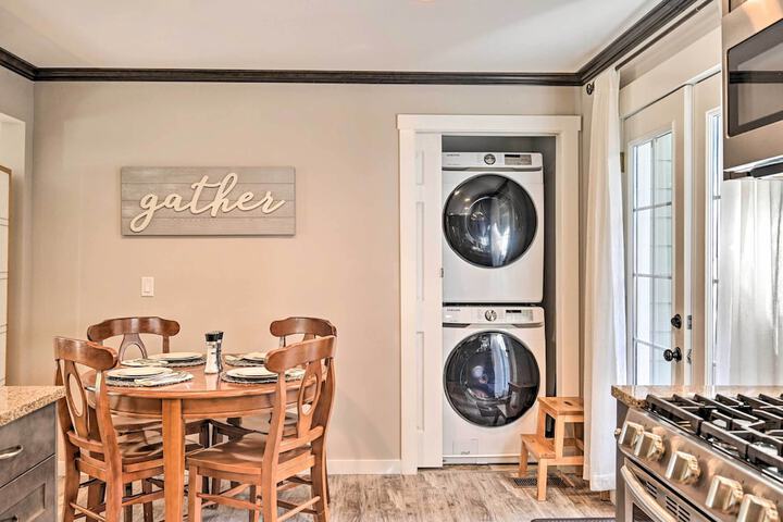 Family-friendly Kirkland Home 1 Mi to Downtown