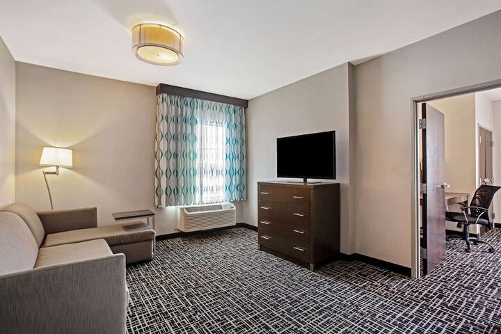 Room 11 of 36