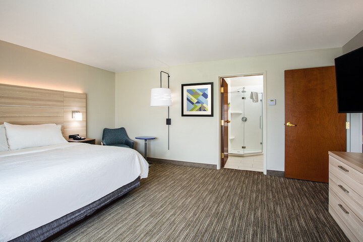 Room 26 of 38