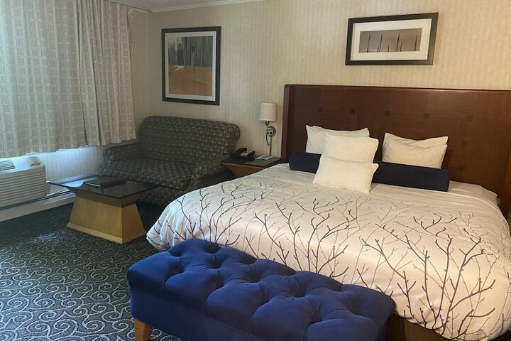 Room 40 of 53
