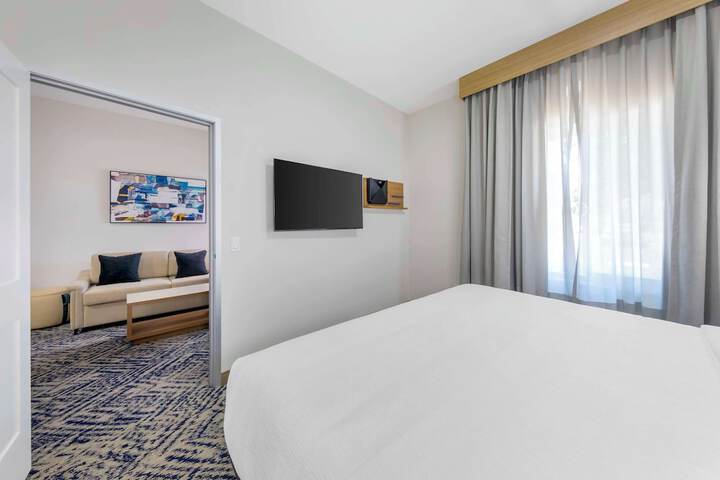 Room 13 of 26