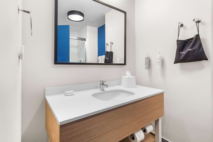 Spark by Hilton Pearland