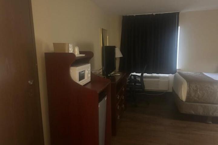 Baymont by Wyndham Battle Creek / I-94