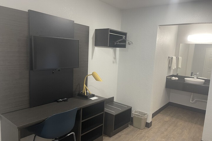 Room 33 of 59