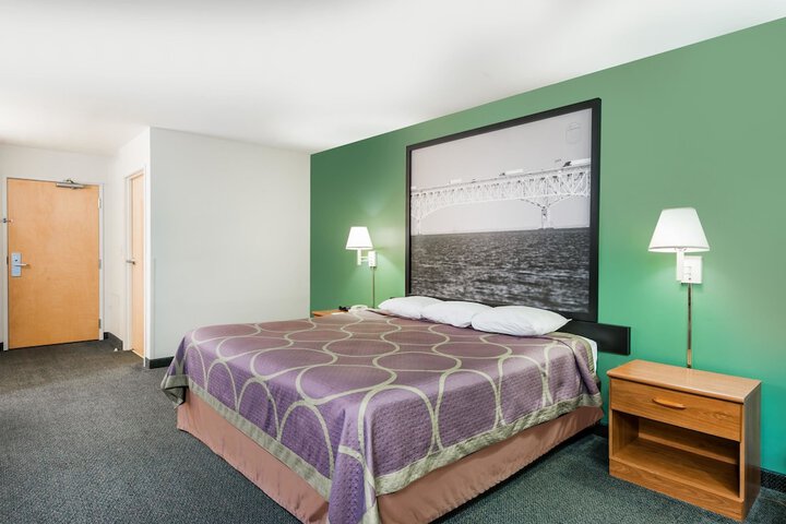Super 8 by Wyndham Hagerstown / Halfway Area