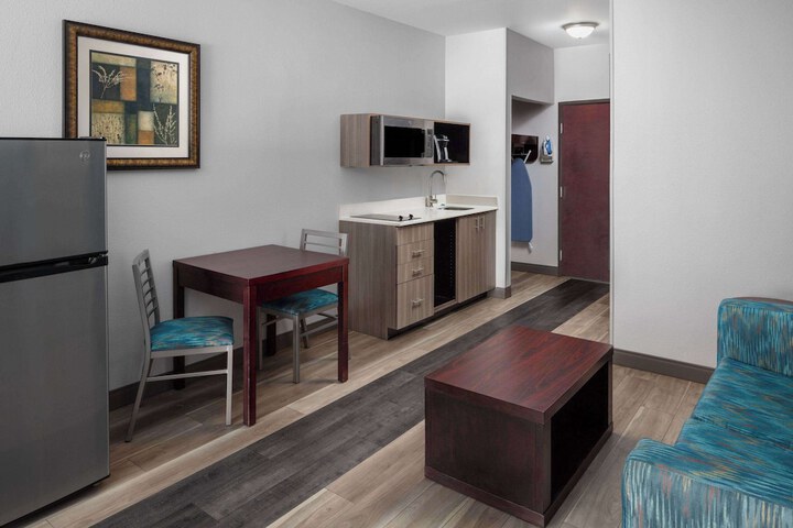 La Quinta Inn & Suites by Wyndham Woodward