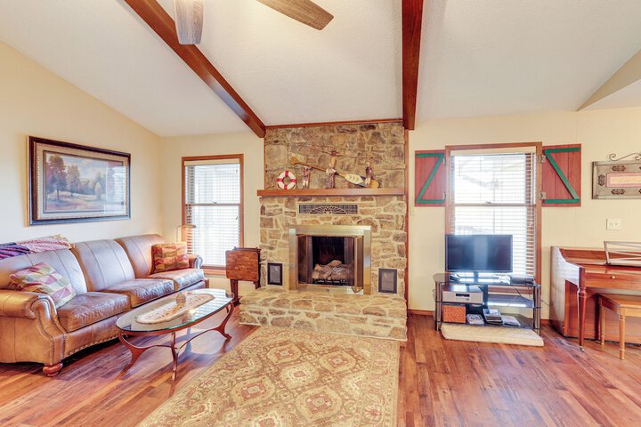 Waterfront Cherokee Village Home w / Private Dock!