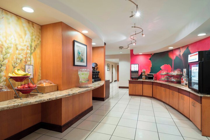 Fairfield Inn & Suites by Marriott State College