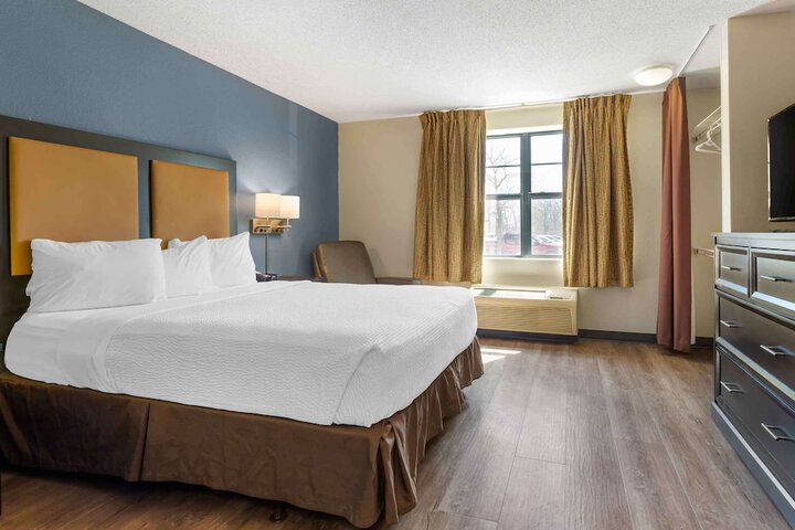 Room 10 of 28