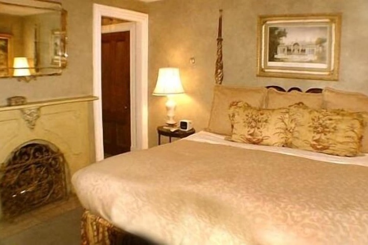 Room 8 of 17