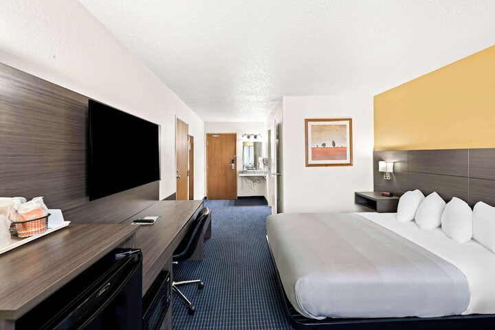 Room 25 of 61