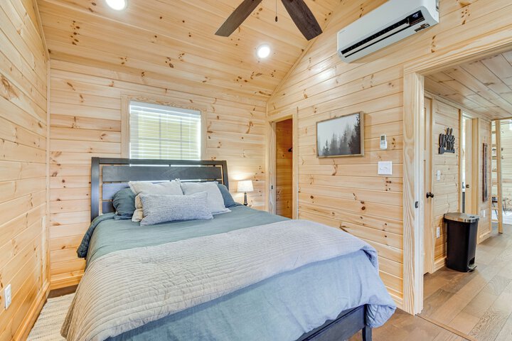 Steps to Lake Keowee: Secluded Seneca Sanctuary!