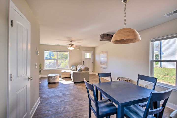 Greer Getaway w / Smart TV 1 Mi to Dtwn!