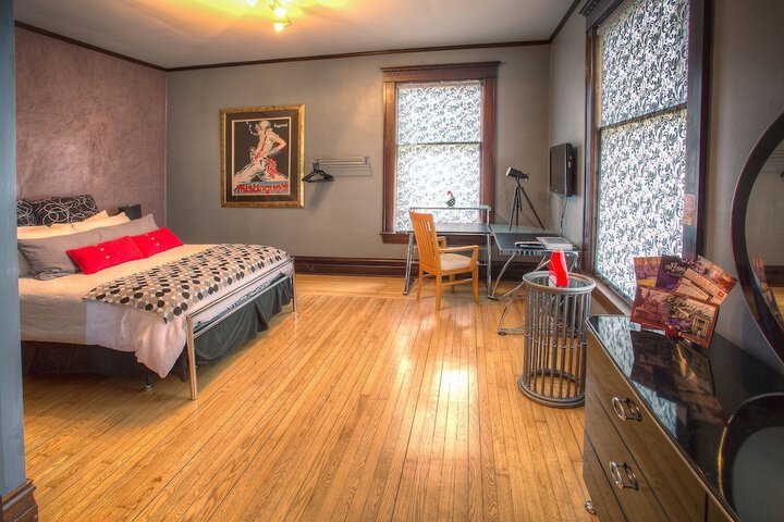 Room 8 of 17