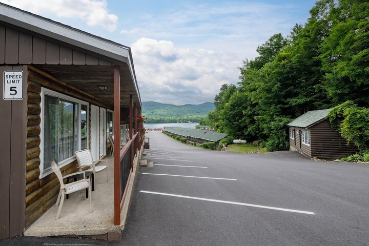 Scottys Lakeside Resort
