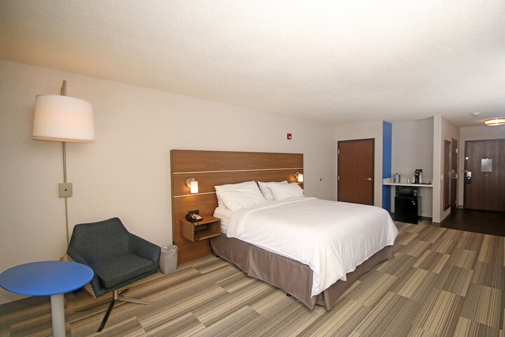 Room 17 of 33