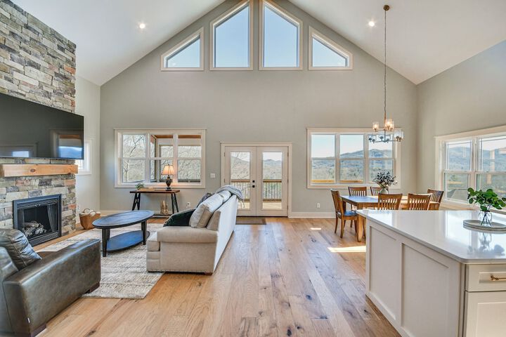 Newly Built Home w / Mtn Views in Black Mountain!