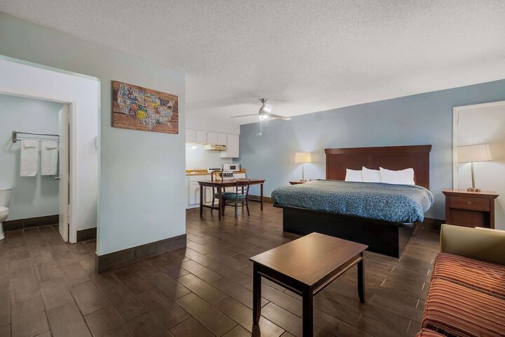 Room 27 of 46
