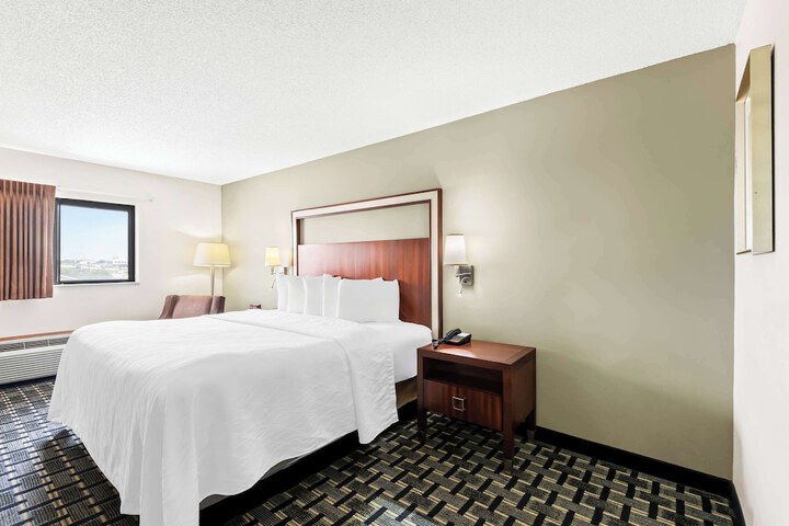 Room 8 of 30