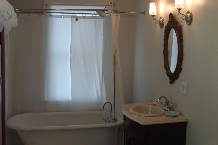 Room 10 of 17