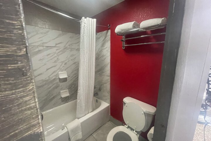 Room 10 of 18