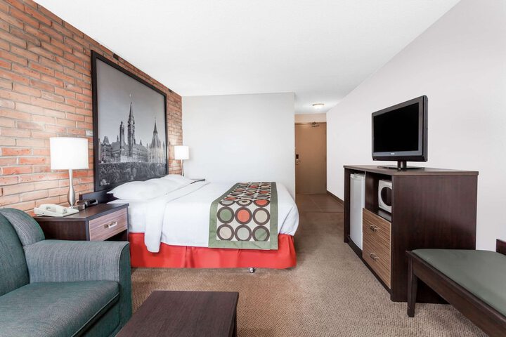 Room 6 of 20