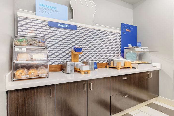 Holiday Inn Express & Suites Medford by IHG
