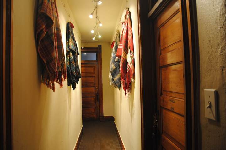 Ballroom/Hall 75 of 77