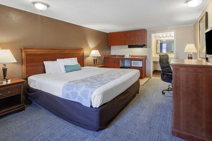 Room 11 of 35