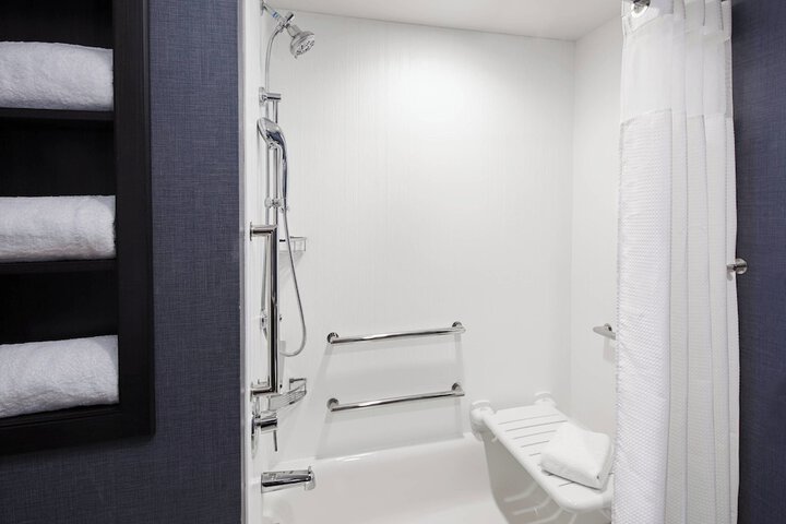 Room 15 of 37