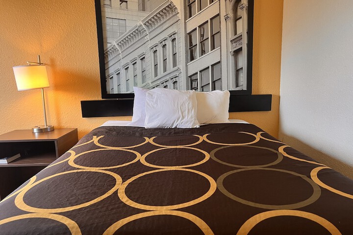 Room 30 of 42