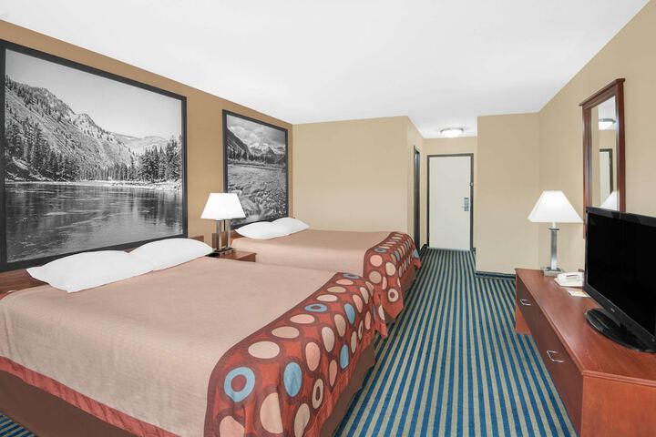 Super 8 by Wyndham Marshalltown