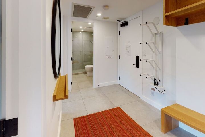 Room 100 of 330