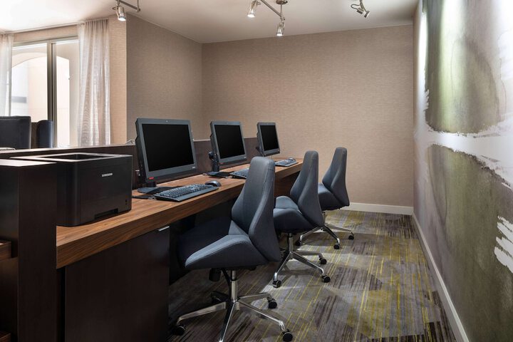 Business Center 47 of 49