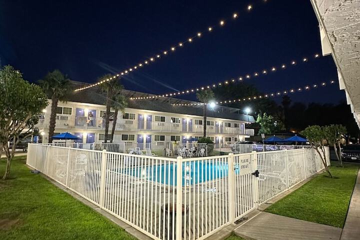 Hotel 4 of 12