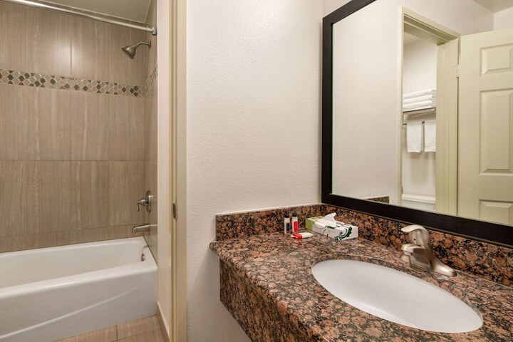 Room 21 of 26