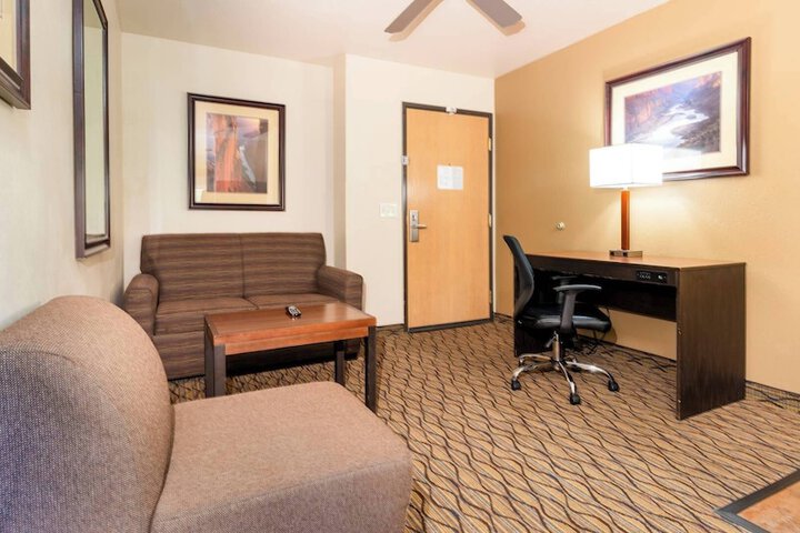 Grand Canyon Hotel and Suites
