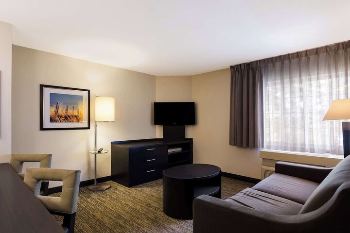 Room 25 of 37