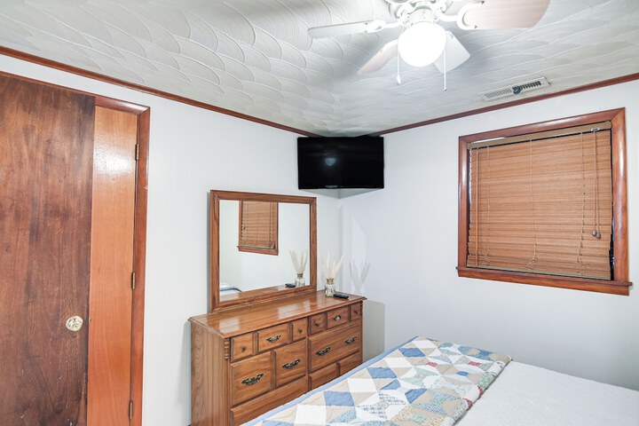 Home w / Bunkroom: 2 Mi to Hatfield & Mccoy Trail