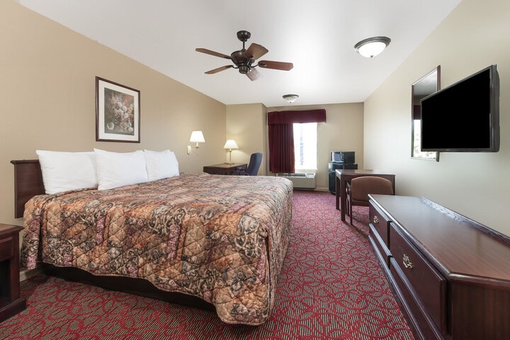 Room 9 of 15